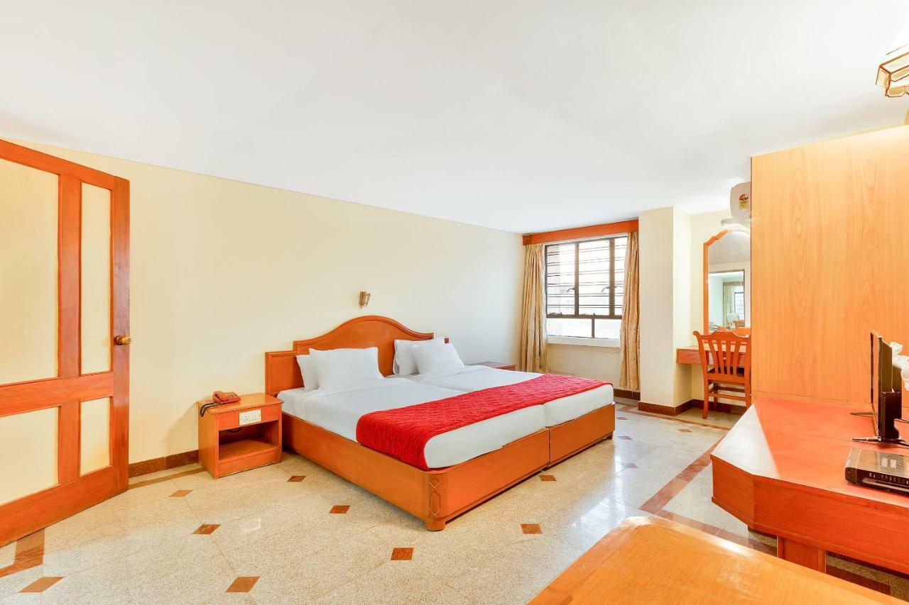 Oyo 10534 Hotel Kanishka Бангалор Экстерьер фото